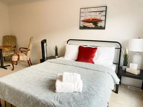 Elegant Private Master Bed in Townhouse - Oda