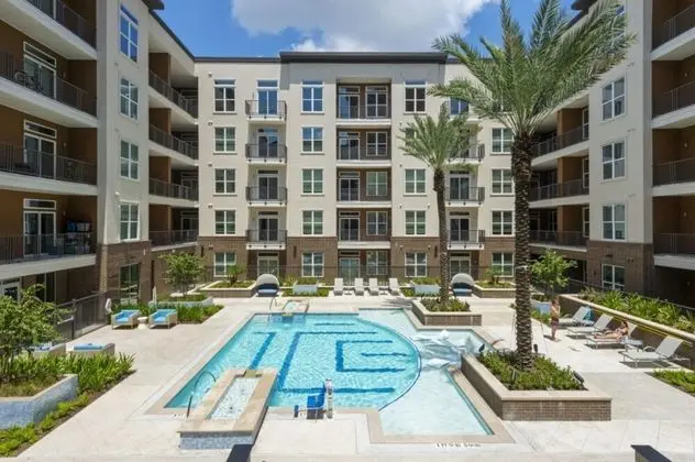 Elegant Recently Upgraded Apt Downtown Location