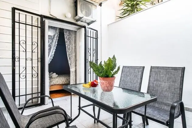 Elegant and renovated flat in Dafni