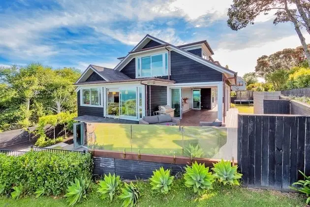 Elegant Sea-View Villa on the Northshore