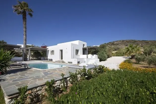 Elegant villa, sea views, designer renovation by VillaRentalsgr - Dış Mekan
