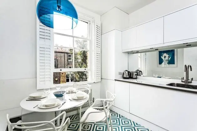 Elegant Shepherds Bush Home by Kensington Olympia - Mutfak