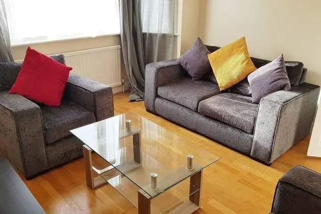 Elegant and Spacious 2 bedroom Apartment