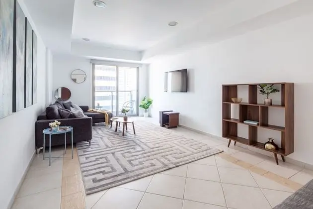 Elegant and Spacious 2BR w/ Sea Views in Marina! - İç Mekan