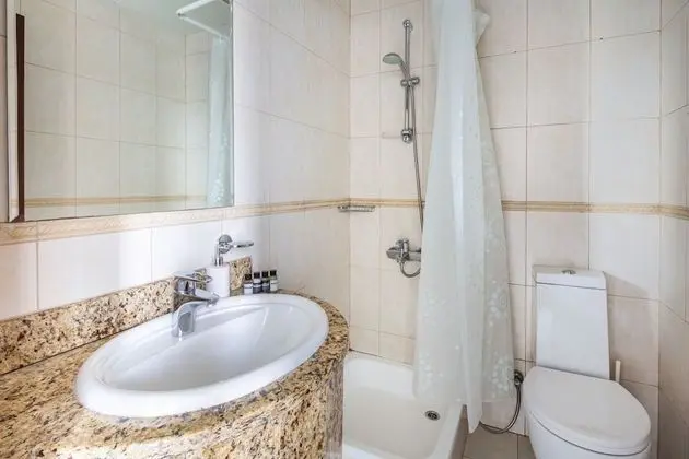 Elegant and Spacious 2BR w/ Sea Views in Marina! - İç Mekan