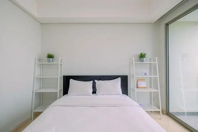 Elegant Studio with Pool and Sea View at Gold Coast Apartment