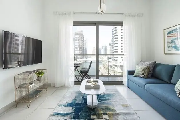 Elegantly Modern 1BR With Lovely Marina Views!