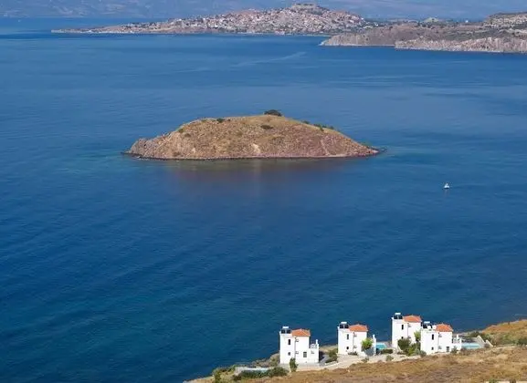 Eleia Seafront Suites & Villas - Dış Mekan