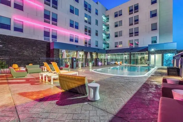 Element Arlington Entertainment District - Havuz