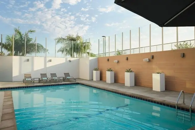 Element by Marriott Anaheim Resort Convention Center - Havuz