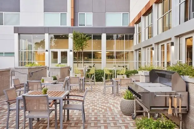 Element by Marriott Nashville Airport - Yerinde Yemek