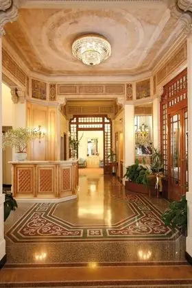HOTEL VILLA ELENA - Lobi