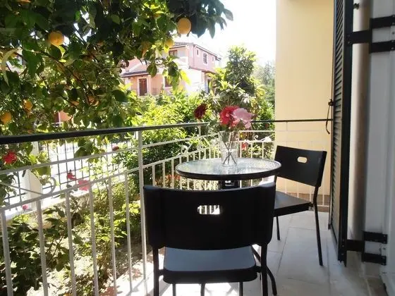 Elena's Garden - Dış Mekan