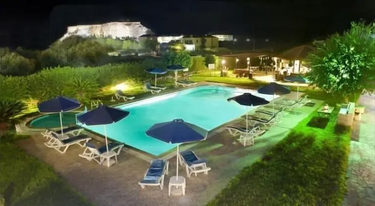 Eleni Apart-Hotel - Havuz