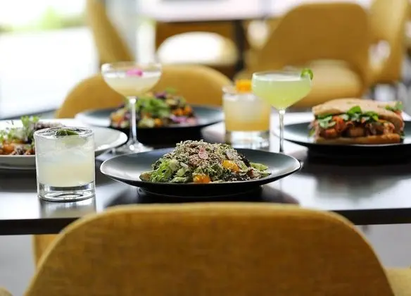 Hotel Eleo at the University of Florida - Yerinde Yemek