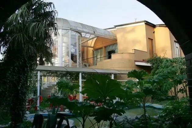 Hotel Eleon