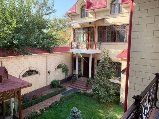 Eleon Hotel