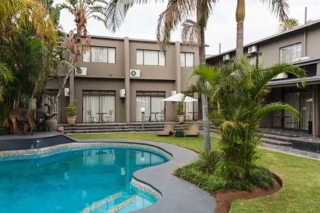 Elephant Springs Hotel & Cabanas