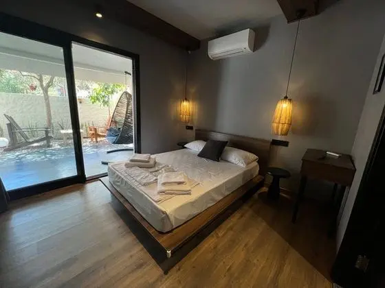 Elia Otel