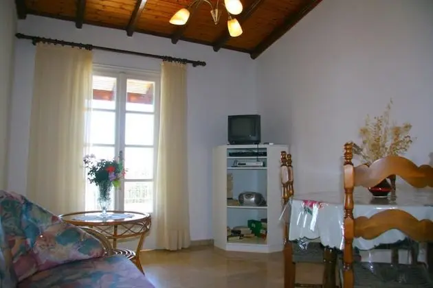 Villa Elia Large Private Pool Walk to Beach Sea Views A C Wifi Car Not Required - 1978 - İç Mekan