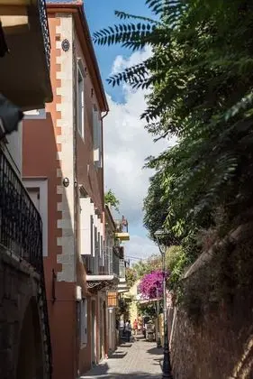 Elia Portou Due