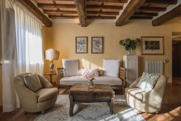 Elisa Farmhouse Apartment in Wine Resort in Lucca