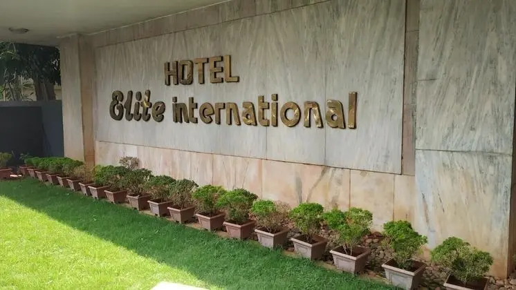 Hotel Elite International Thrissur - Dış Mekan