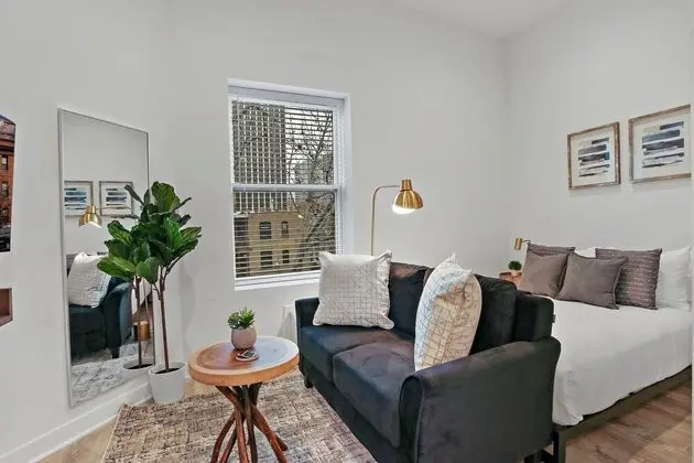 Elite Studio Apt near Shops in Uptown