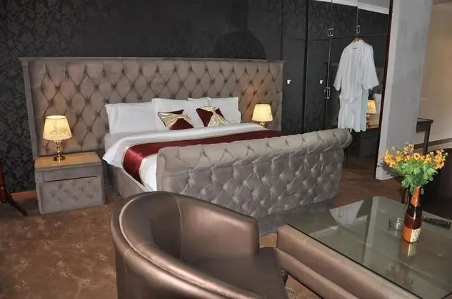 Elite Suites Hotel
