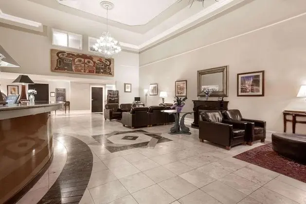 Elk Lake Inn Suites Victoria - Lobi