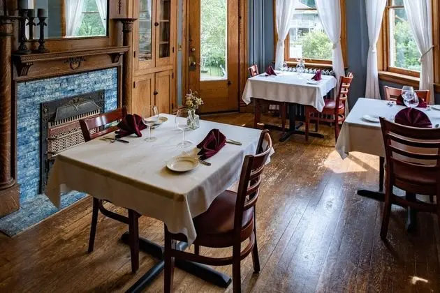 Elk River Hotel & Cafe - Yerinde Yemek