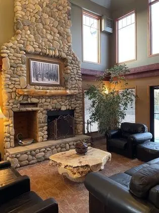 Elkwater Lake Lodge - Lobi