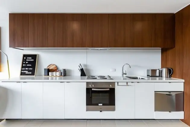 Ella, 1BDR Melbourne Apartment - Mutfak