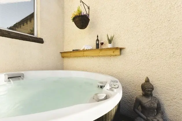 Ellerthwaite Place Getaway with Hot Tub - Dış Mekan