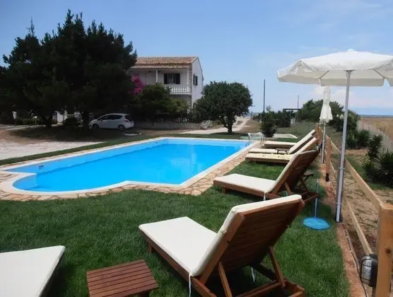 Elli Beach Apartments and Studios - Havuz