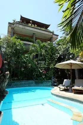 Ellie's Hotel - Havuz