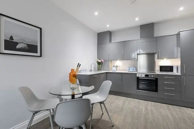 Elliot Oliver - 2 Bedroom Loft Style Apartment In The Docks - İç Mekan
