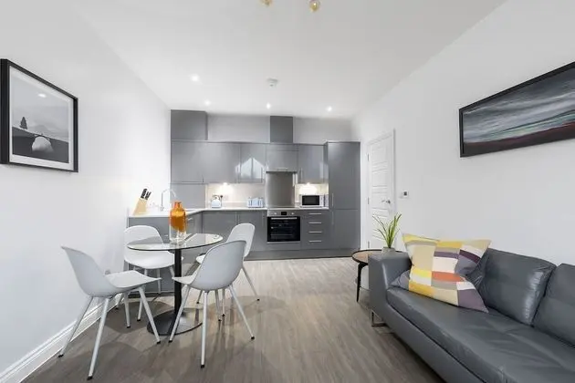 Elliot Oliver - 2 Bedroom Loft Style Apartment In The Docks - Mutfak