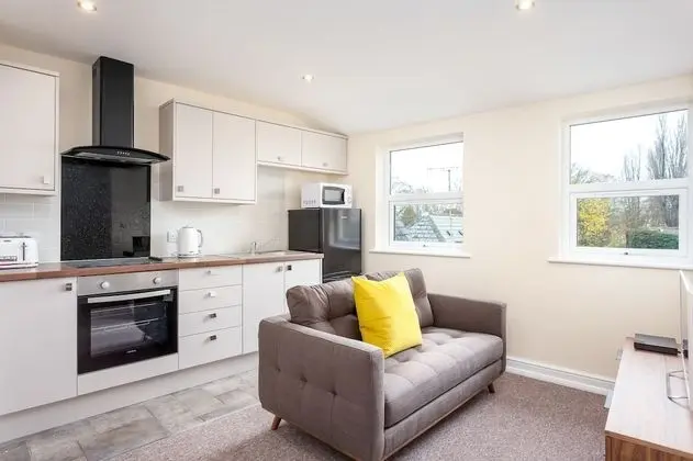 Elliot Oliver - 2 Bedroom Town Centre Apartment