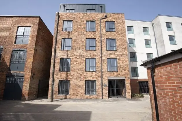 Elliot Oliver - Cosy 2 Bedroom Apartment