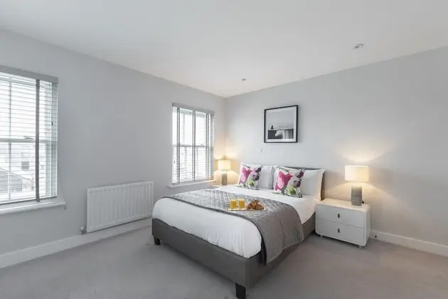 Elliot Oliver - Luxury 3 Bedroom Town Centre Apartment - Oda