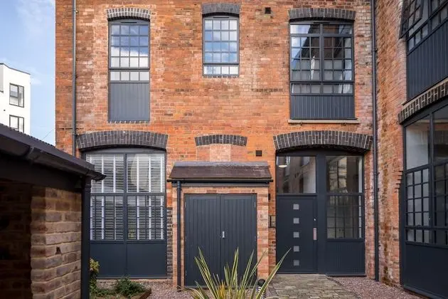 Elliot Oliver - Stylish 2 Bedroom Town Centre Apartment