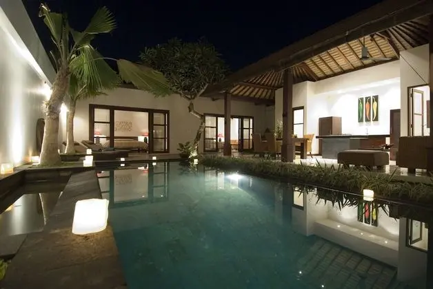 Ellora Villas - Havuz