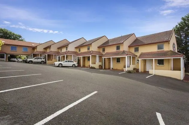 Elphin Villas