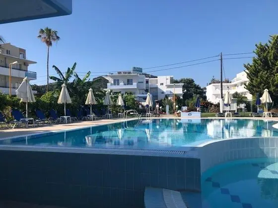 Elpida Beach Studios - Havuz