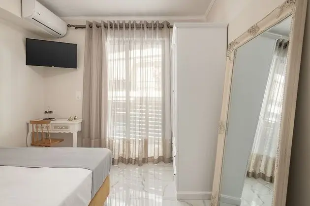 Elvira City Apartment