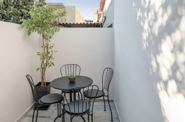 Elvira City Apartment