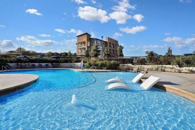 The Elvis Presley Urban Luxury Apts Austin - Havuz