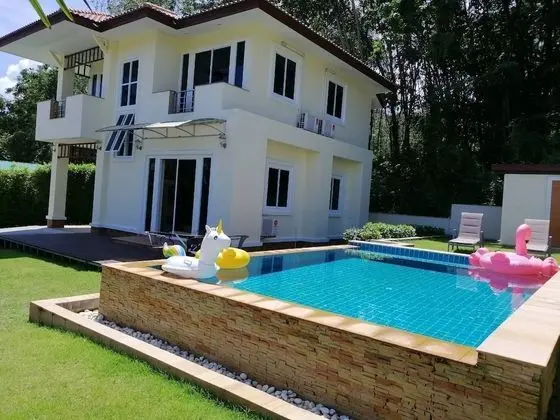 Elysian Koh Chang Bungalows and Pool Villa