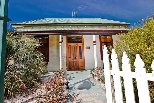 Emaroo Cottages Broken Hill